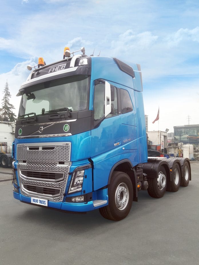 ticariturk.com_Volvo_Trucks_Zafer_Karde__ler_Teslimat2