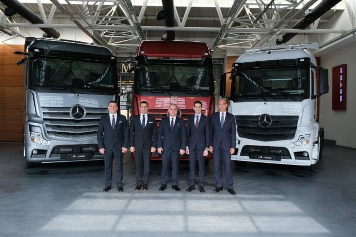 Mercedes-Benz T__rk Kamyon __r__n Grubu Y__neticileri