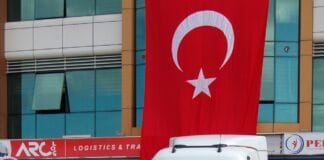 Yeni Renault Trucks T Çekicileri Arclog İçin Yola Çıkıyor