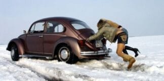 Sert Rüzgâra Karşı Yürümeyin, Karda Kalan Arabayı İtmeyin