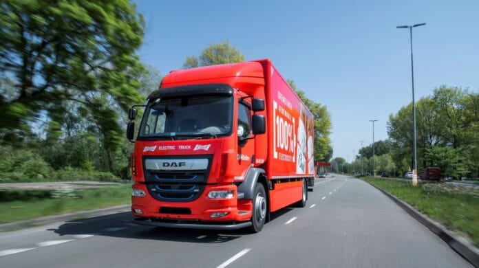 02-daf-lf-awarded-best-rigid-truck-2023-up-to-12-tonne-small