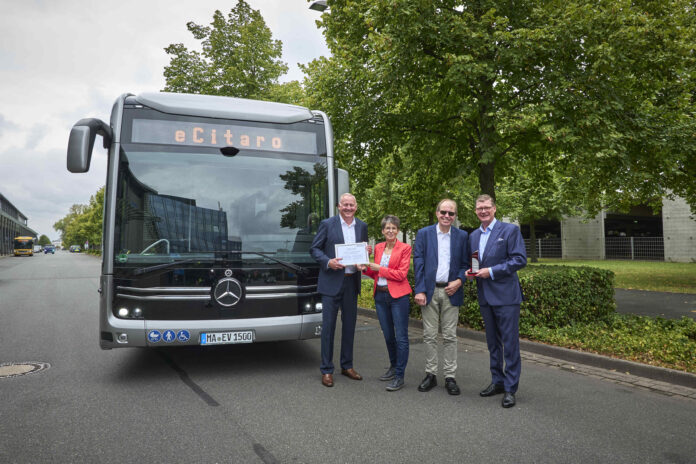 Mercedes-Benz eCitaro G erhält die Auszeichnung „Electric Bus Champion 2024“ auf der IAA TransportationMercedes-Benz eCitaro G wins “Electric Bus Champion 2024” award at IAA Transportation